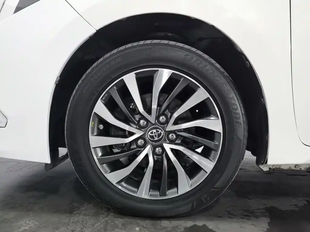 Toyota Corolla 2017 — фото 17