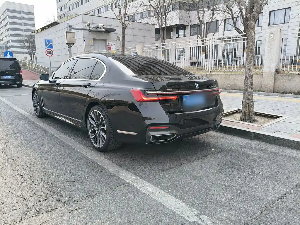 BMW 7 Series 2019 — фото 31