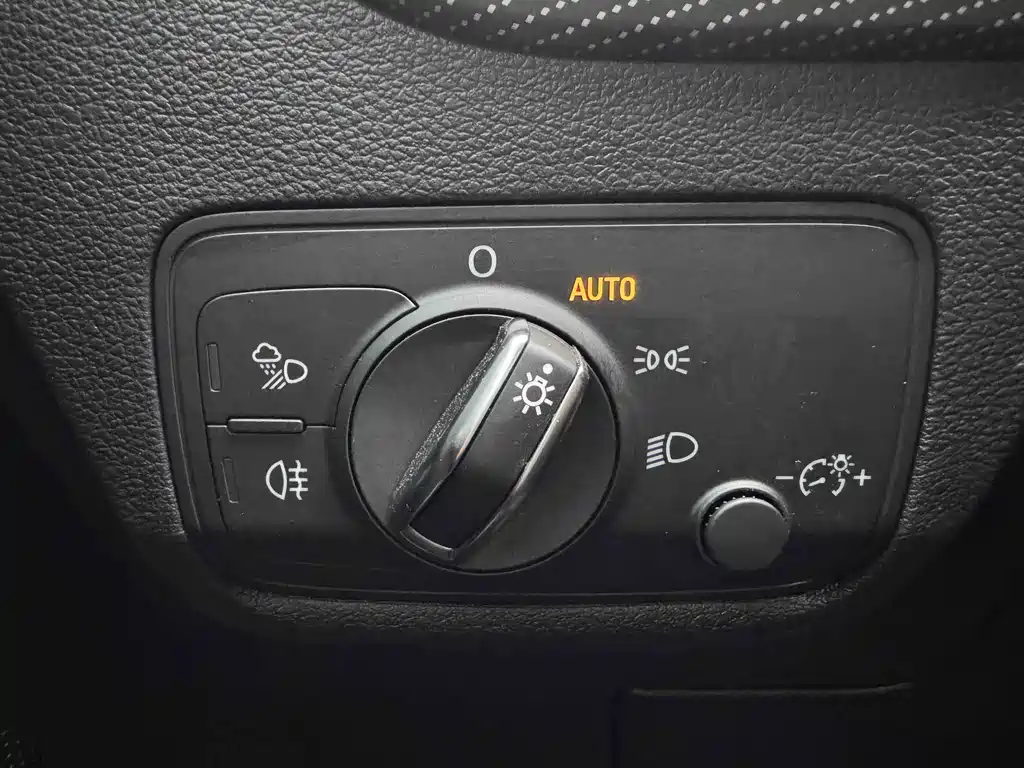 Audi Q2L 2022 — фото 11