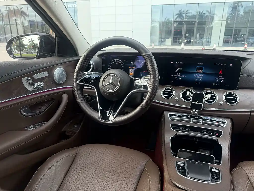 Mercedes-Benz E-Class 2020 — фото 15
