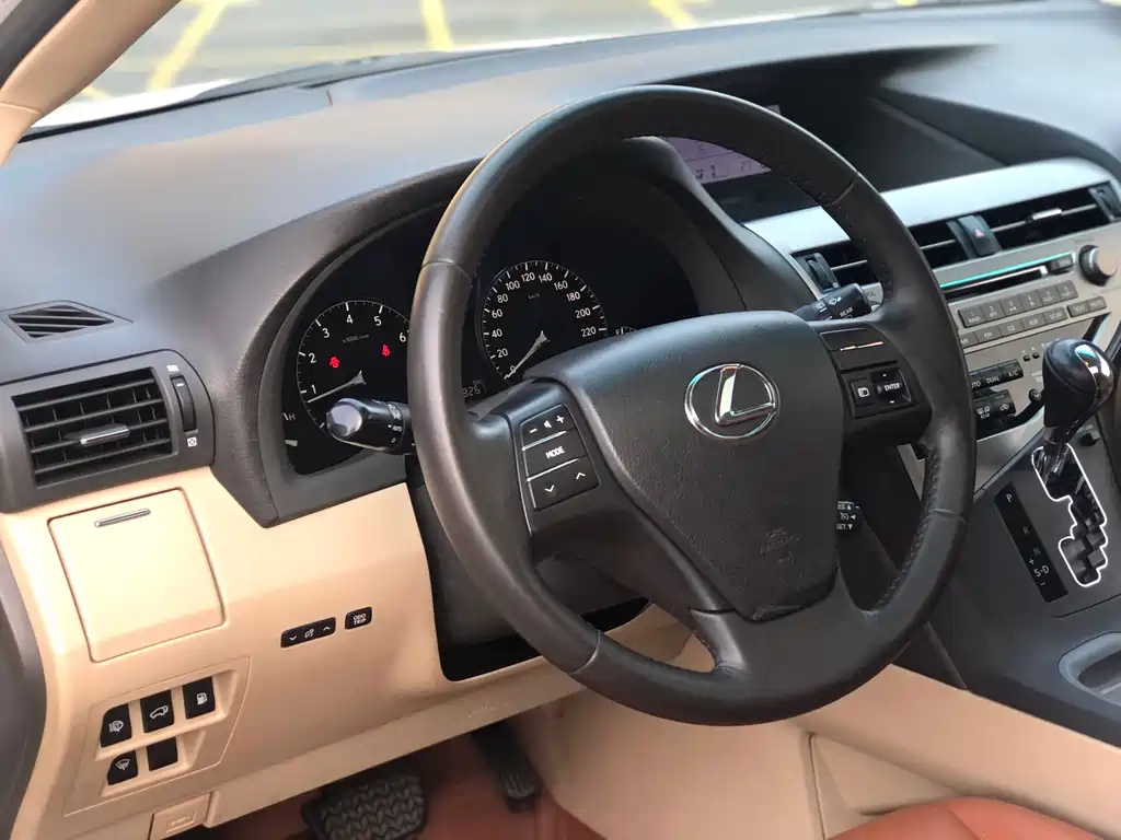 Lexus RX Classic 2013 — фото 10