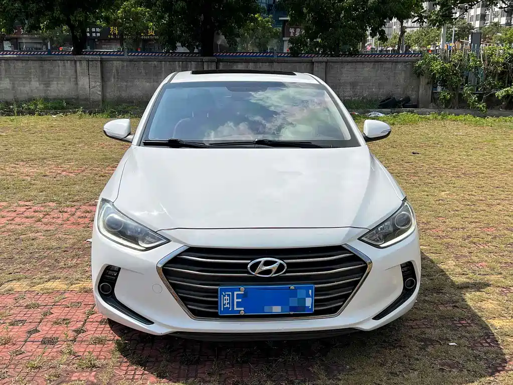 Hyundai Elantra 2019 — фото 2
