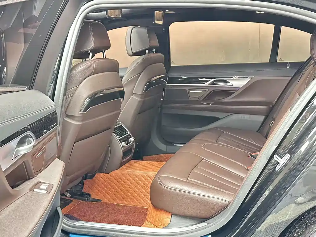 BMW 7 Series 2019 — фото 11