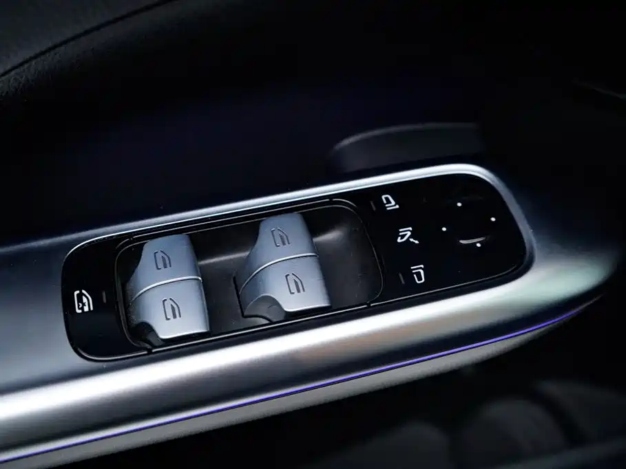 Mercedes-Benz C-Class 2023 — фото 19