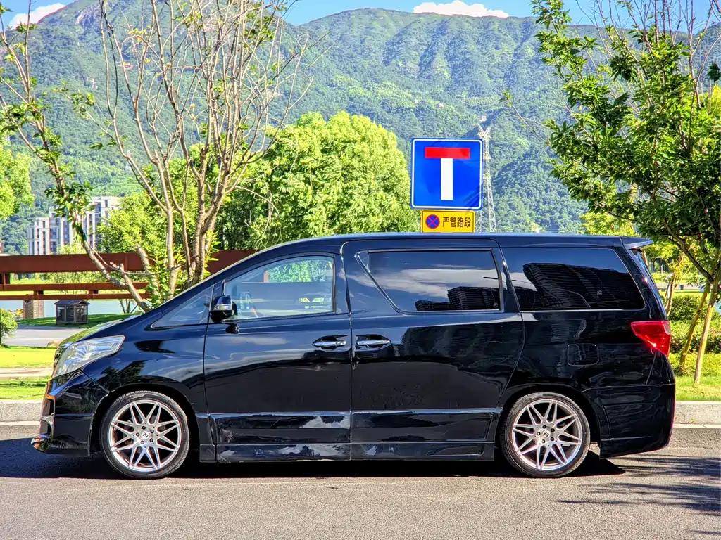 Toyota Alphard 2011 — фото 15