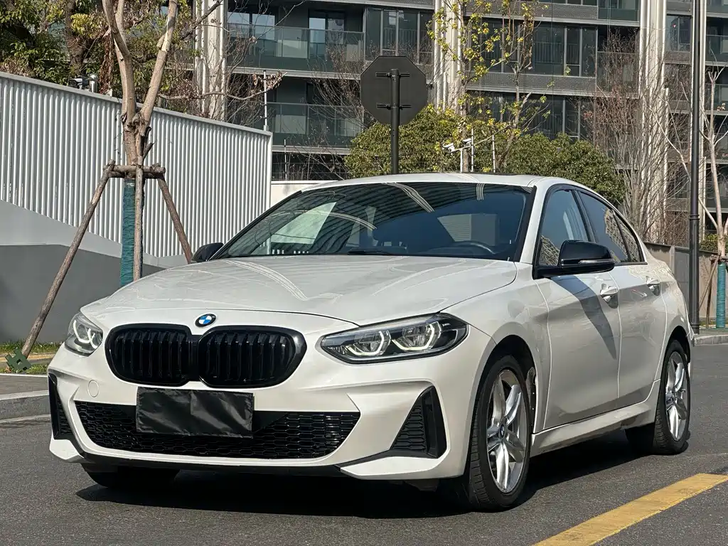 BMW 1 Series 2022 — фото 1