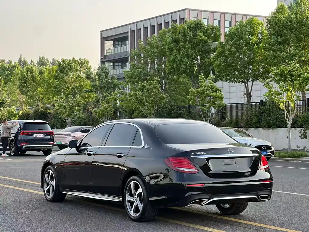 Mercedes-Benz E-Class 2017 — фото 4