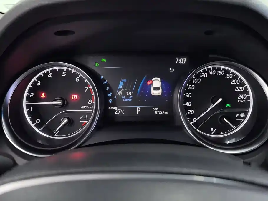 Toyota Camry 2021 — фото 14