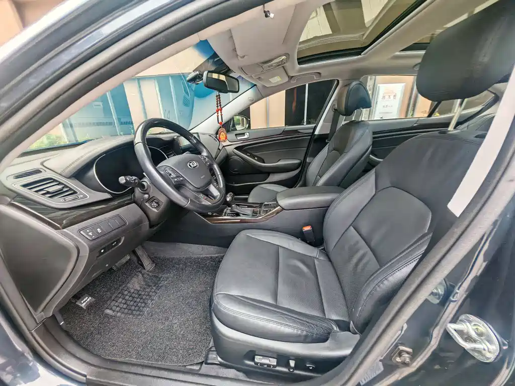 Kia Cadenza 2016 — фото 4
