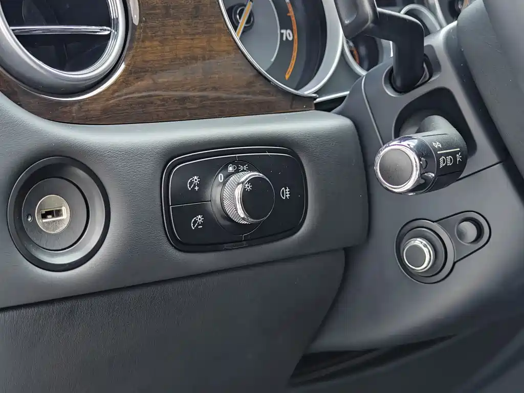 Bentley Continental 2015 — фото 12