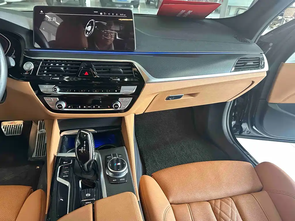 BMW 5 Series 2021 — фото 15