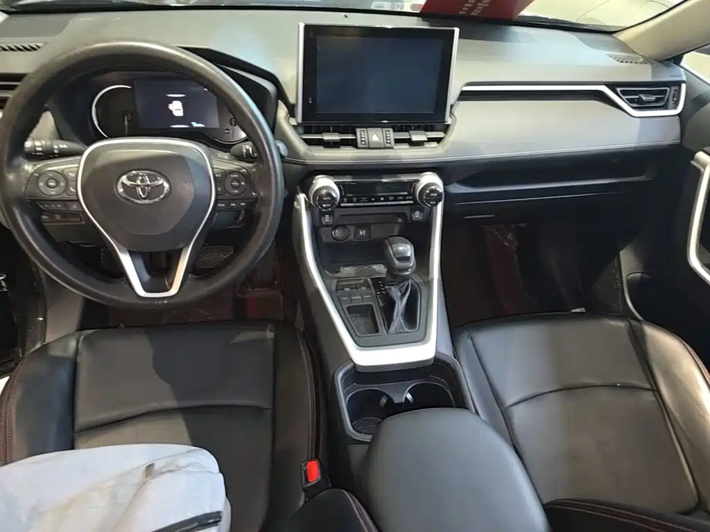 Toyota RAV4 2023 — фото 10