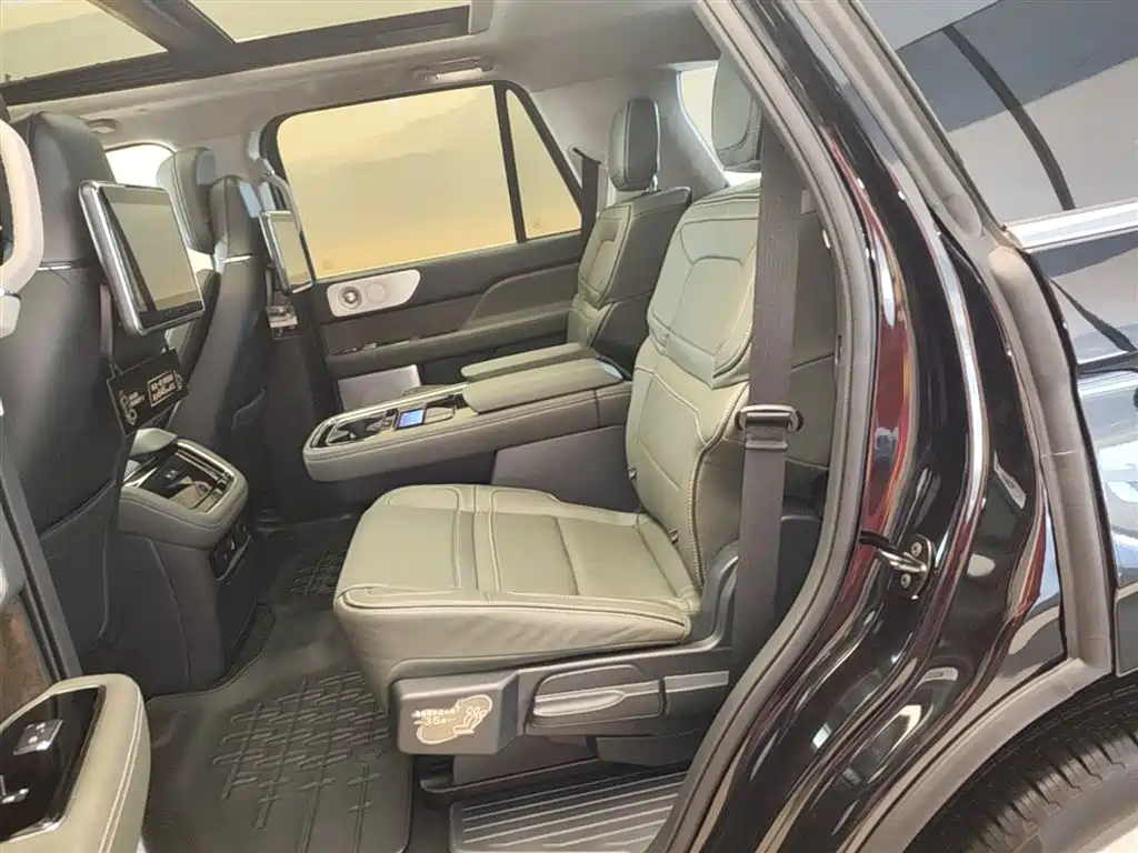 Lincoln Navigator 2026 — фото 17