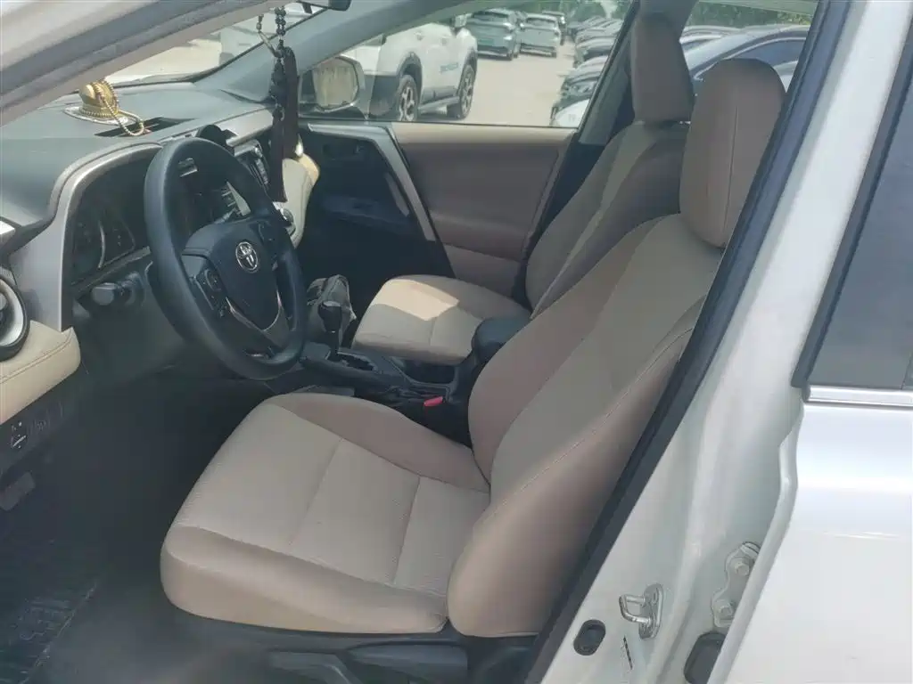 Toyota RAV4 2015 — фото 15