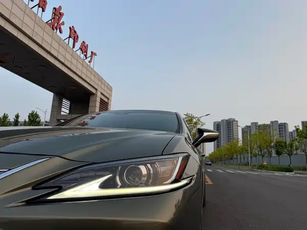 Lexus ES 2021