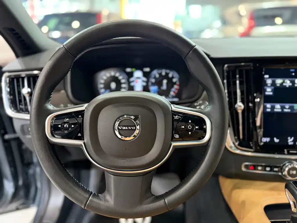 Volvo V90 2018 — фото 19