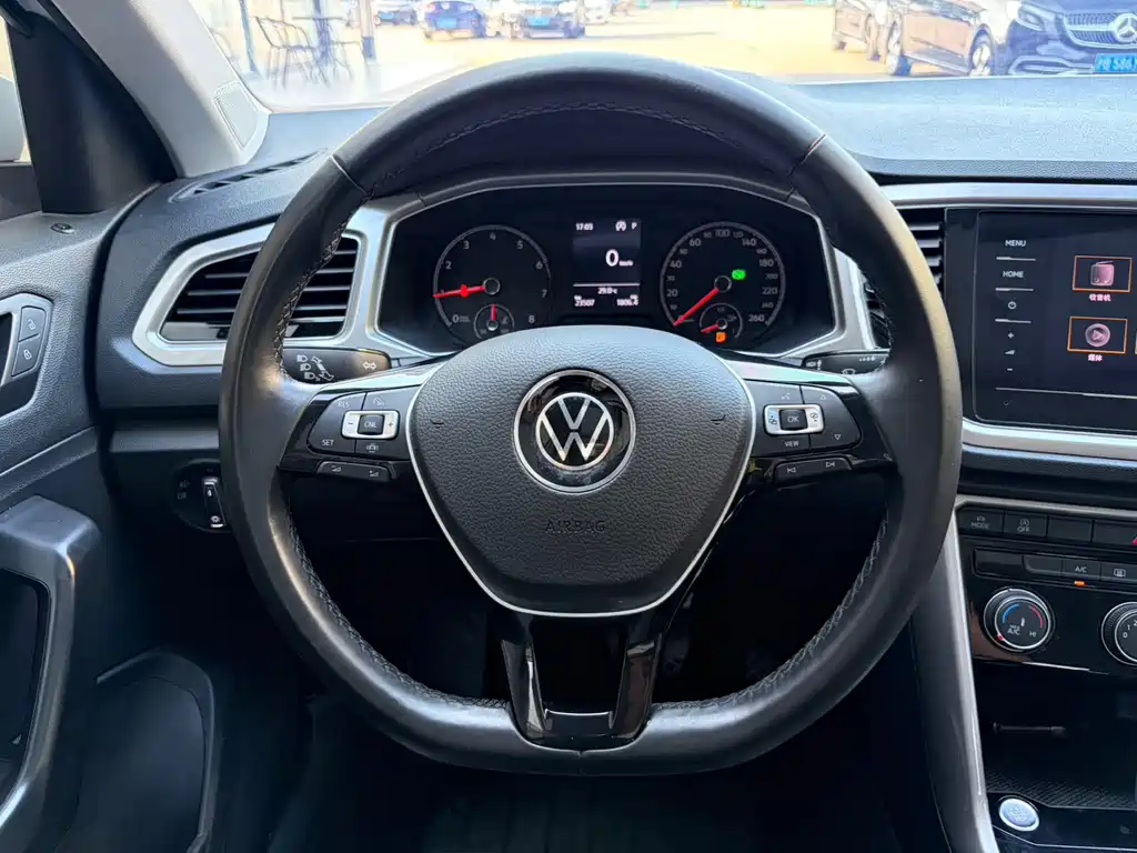 Volkswagen T-Roc 2023 — фото 14