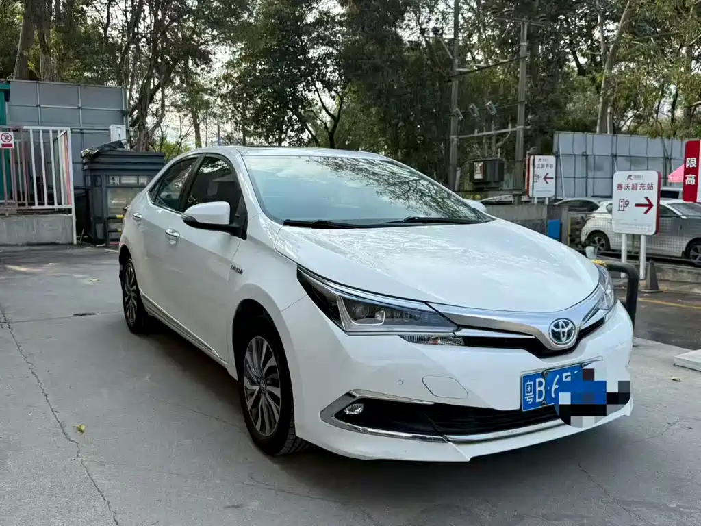 Toyota Corolla 2017 — фото 3