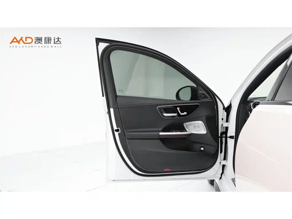 Mercedes-Benz C-Class 2025 — фото 10