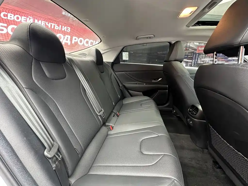 Hyundai Elantra 2023 — фото 20