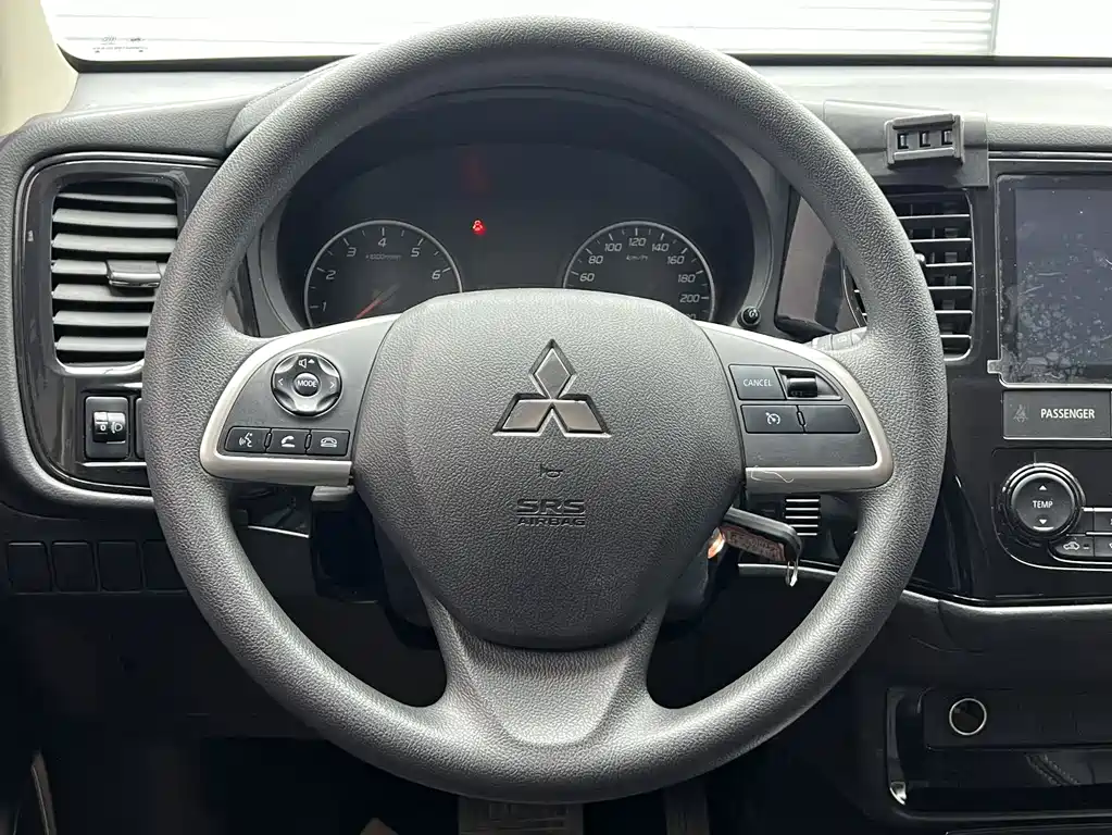 Mitsubishi Outlander 2021 — фото 16