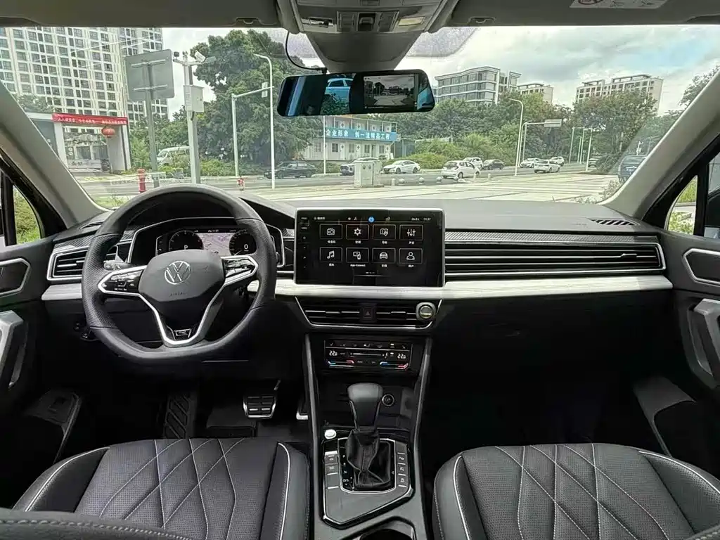 Volkswagen Tiguan L 2023 — фото 9