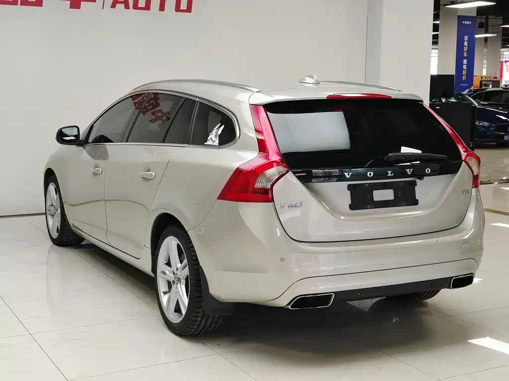 Volvo V60 2018 — фото 17