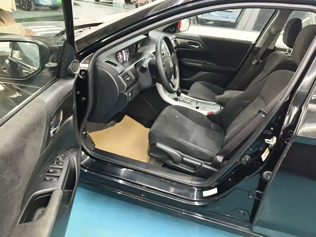 Honda Accord 2014 — фото 16