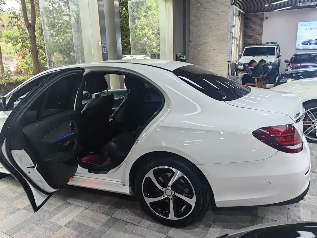 Mercedes-Benz E-Class 2018 — фото 17
