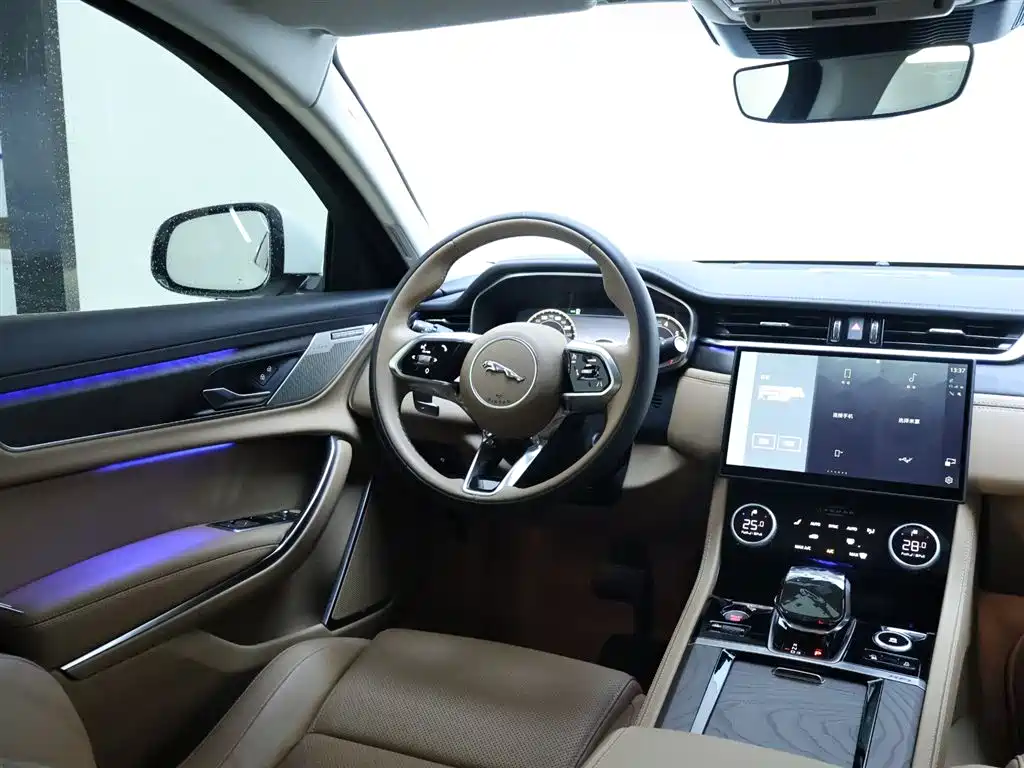 Jaguar XFL 2024 — фото 14