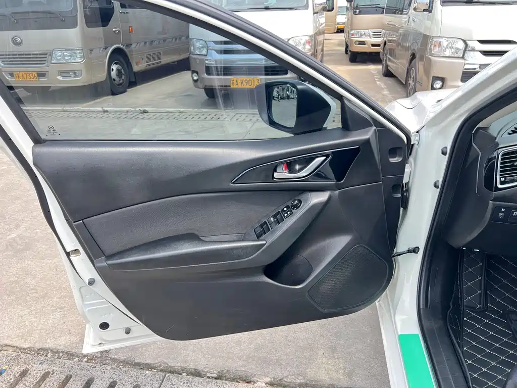 Mazda 3 Axela 2016
