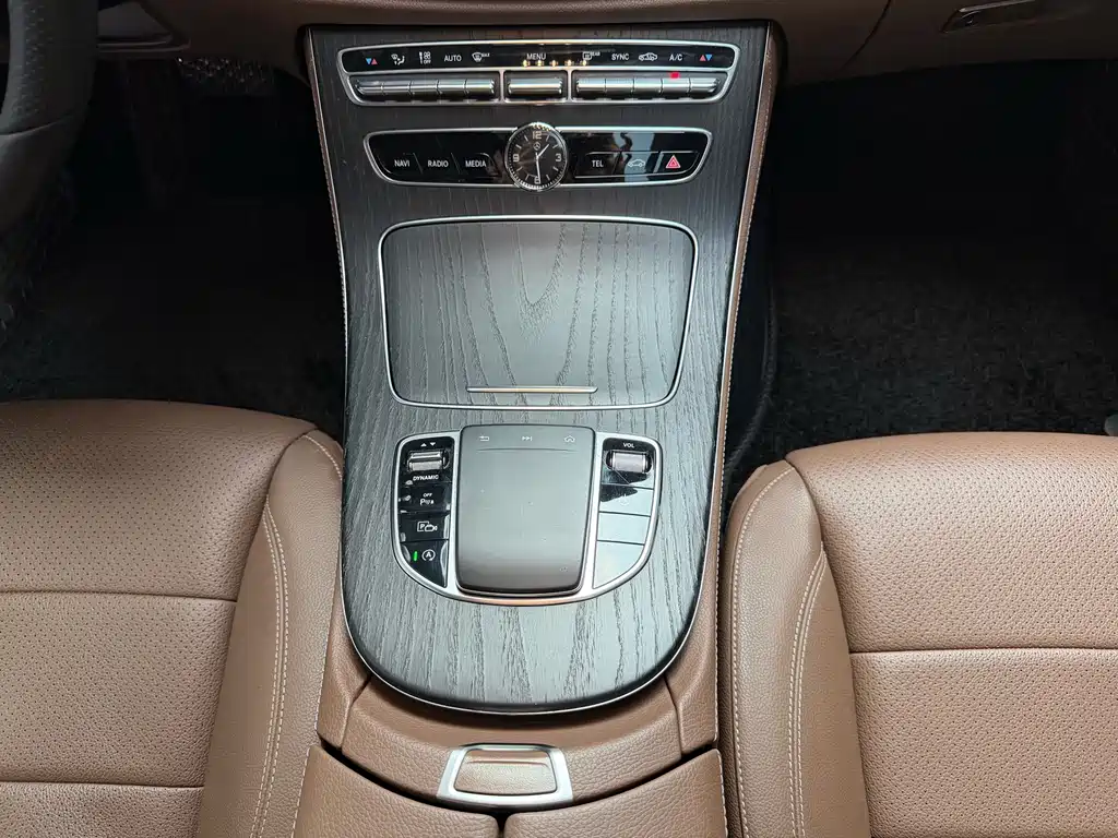 Mercedes-Benz E-Class 2020 — фото 11