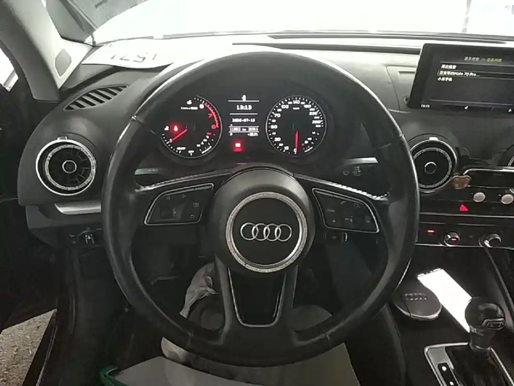 Audi A3 2018 — фото 11
