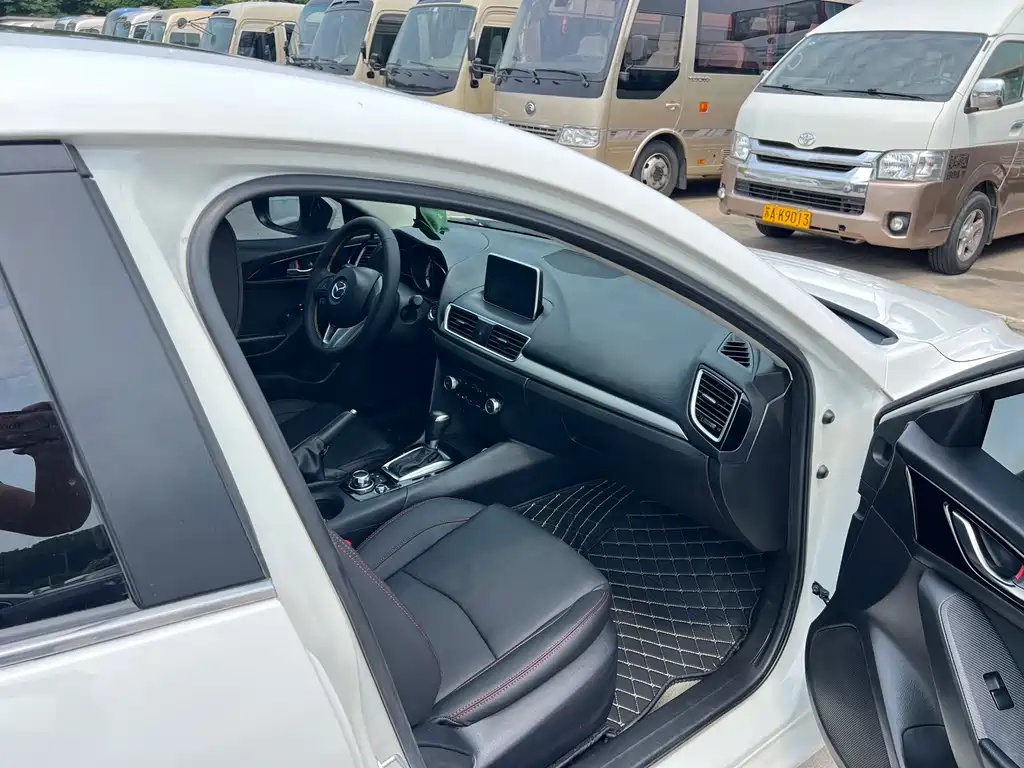 Mazda 3 Axela 2016 — фото 17