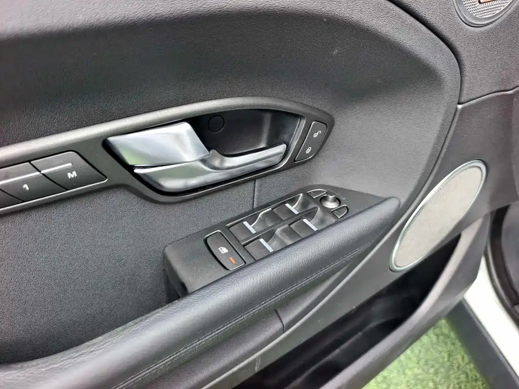 Land Rover Evoque 2015 — фото 11