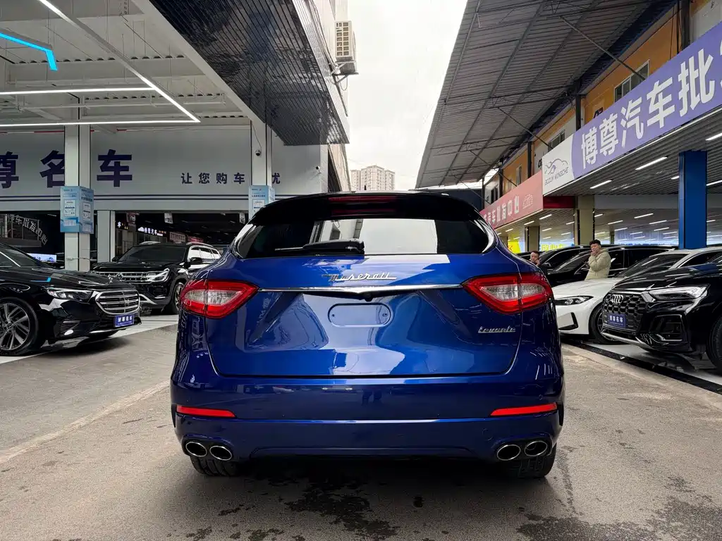 Maserati Levante 2017 — фото 23