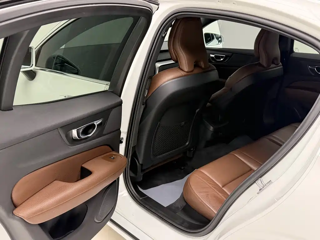 Volvo S60 2021 — фото 13