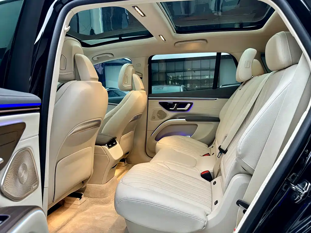 Mercedes-Benz EQS SUV 2023 — фото 9