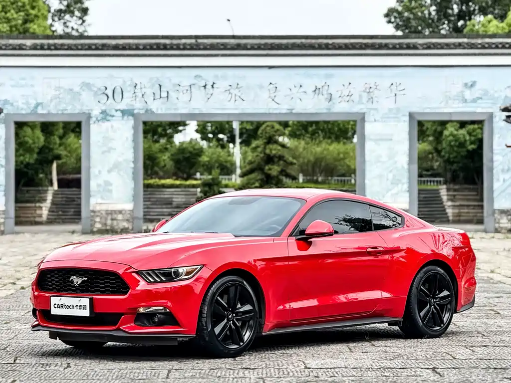 Ford Mustang 2018 — фото 1