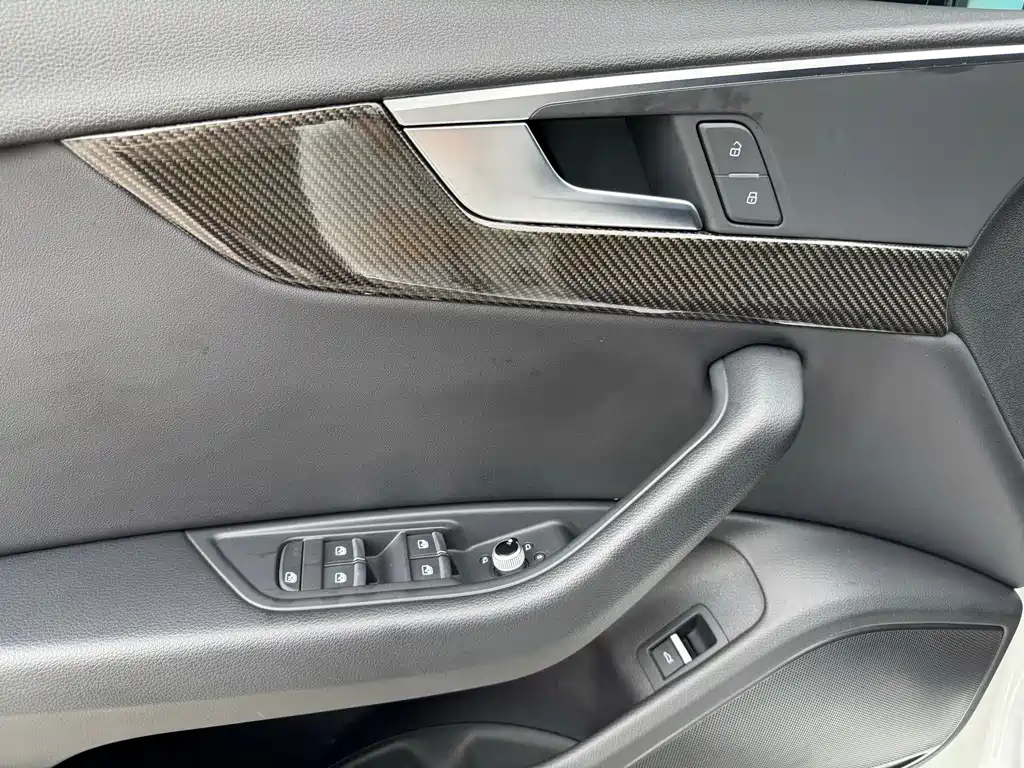 Audi A4L 2020 — фото 30