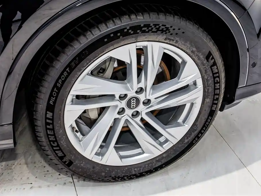 Audi Q7 2023 — фото 33