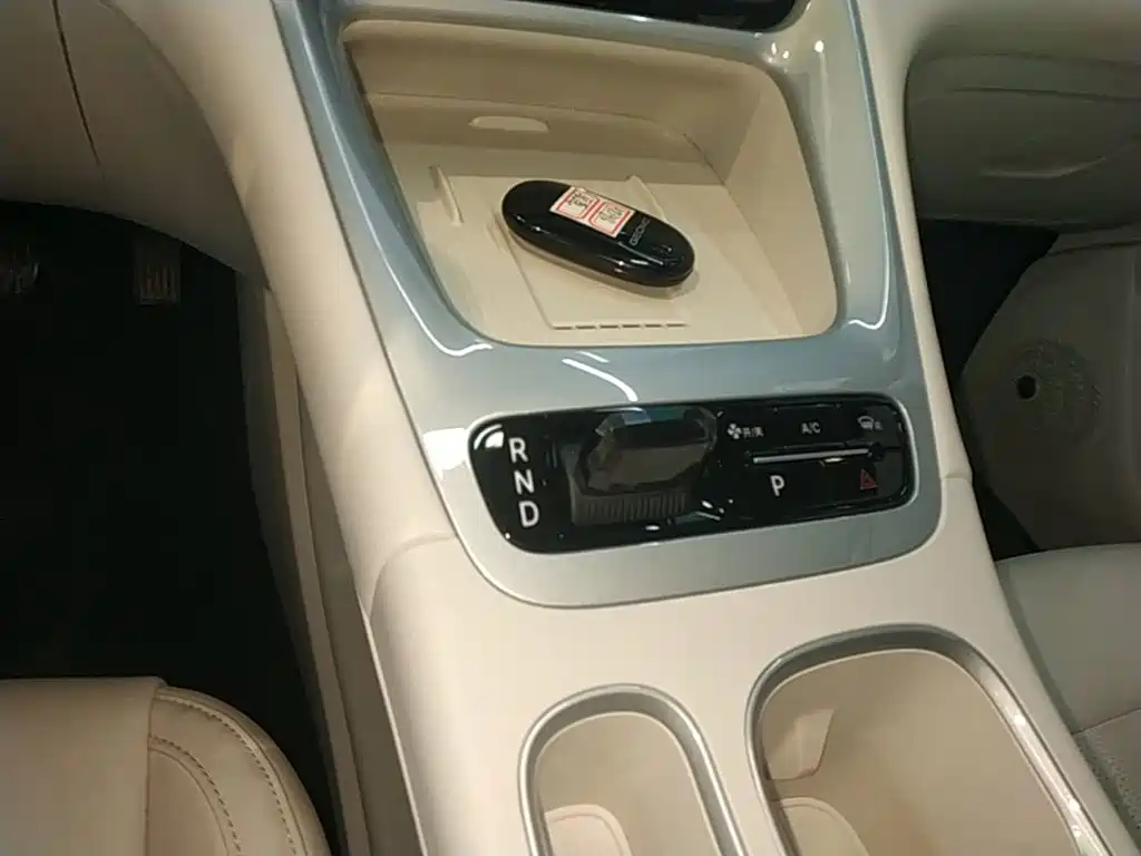 Geely Galaxy Starwish 2025 — фото 14