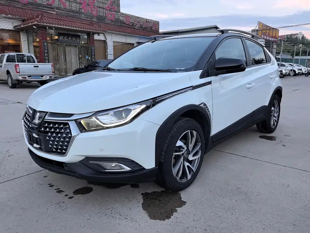Luxgen U5 SUV 2018 — фото 1