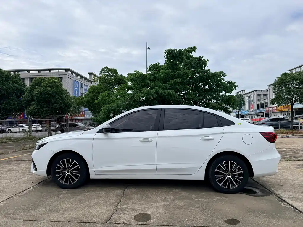 Roewe i5 2023 — фото 10