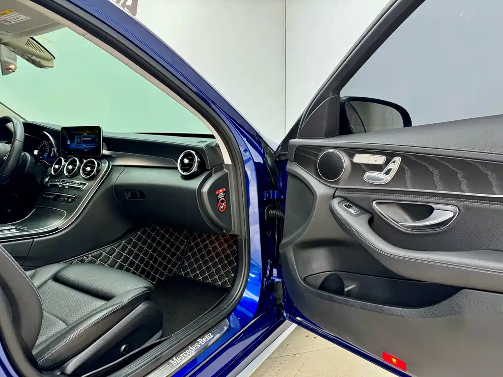Mercedes-Benz C-Class 2018 — фото 13