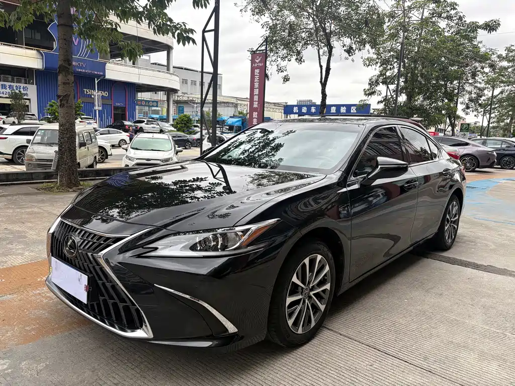 Lexus ES 2024