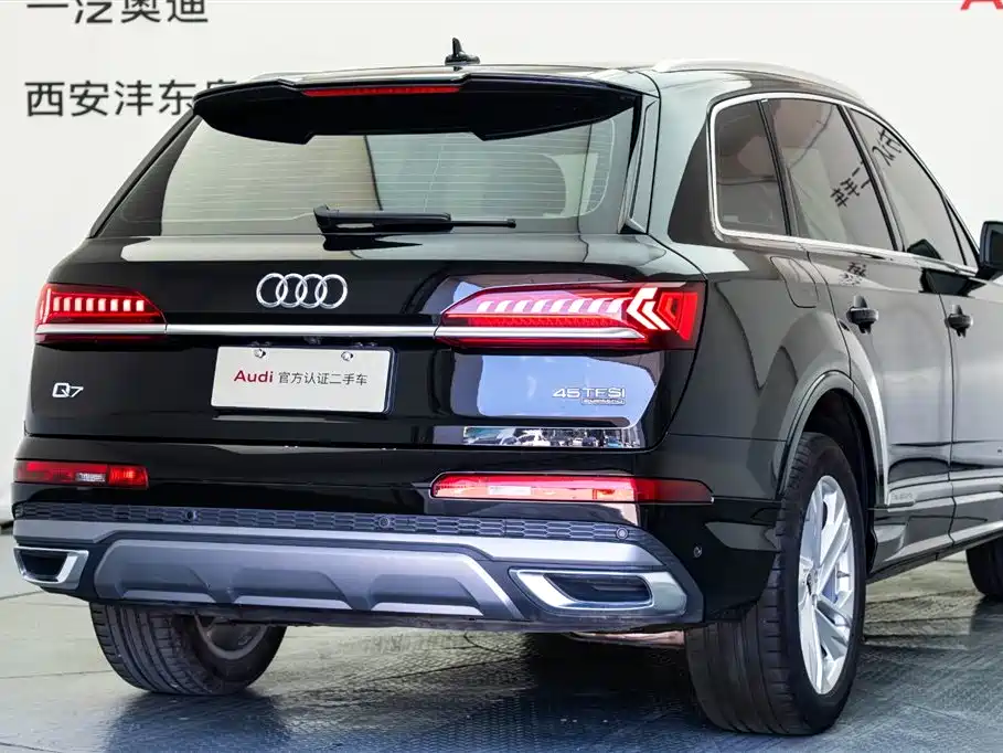 Audi Q7 2023 — фото 23