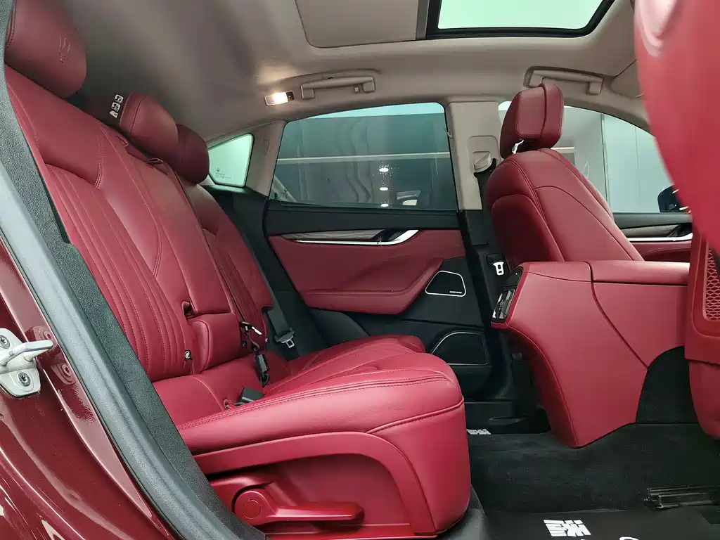 Maserati Levante 2017 — фото 16