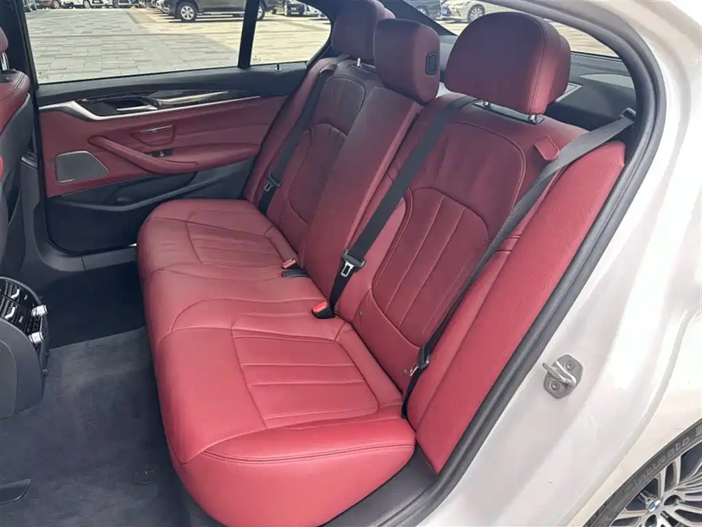 BMW 5 Series 2018 — фото 2