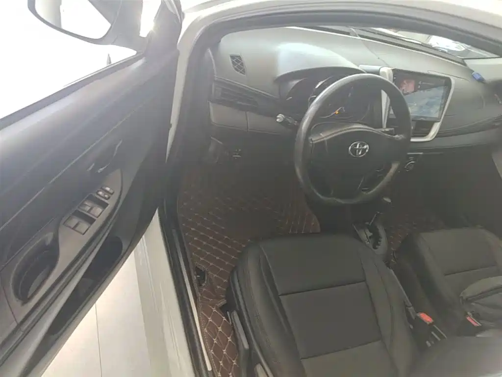 Toyota Yaris L 2019 — фото 16